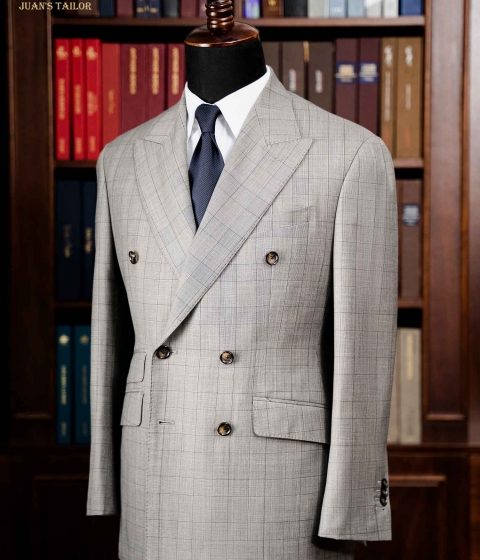 DOUBLE-BREASTED LIGHT GREY CHECK 