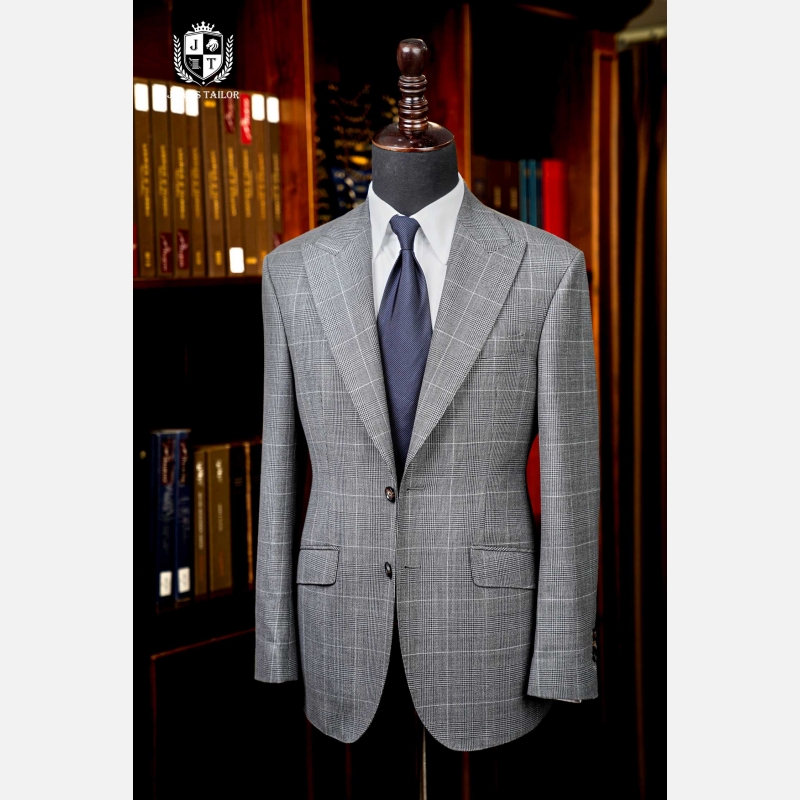 THE GREY TAILOR SUIT