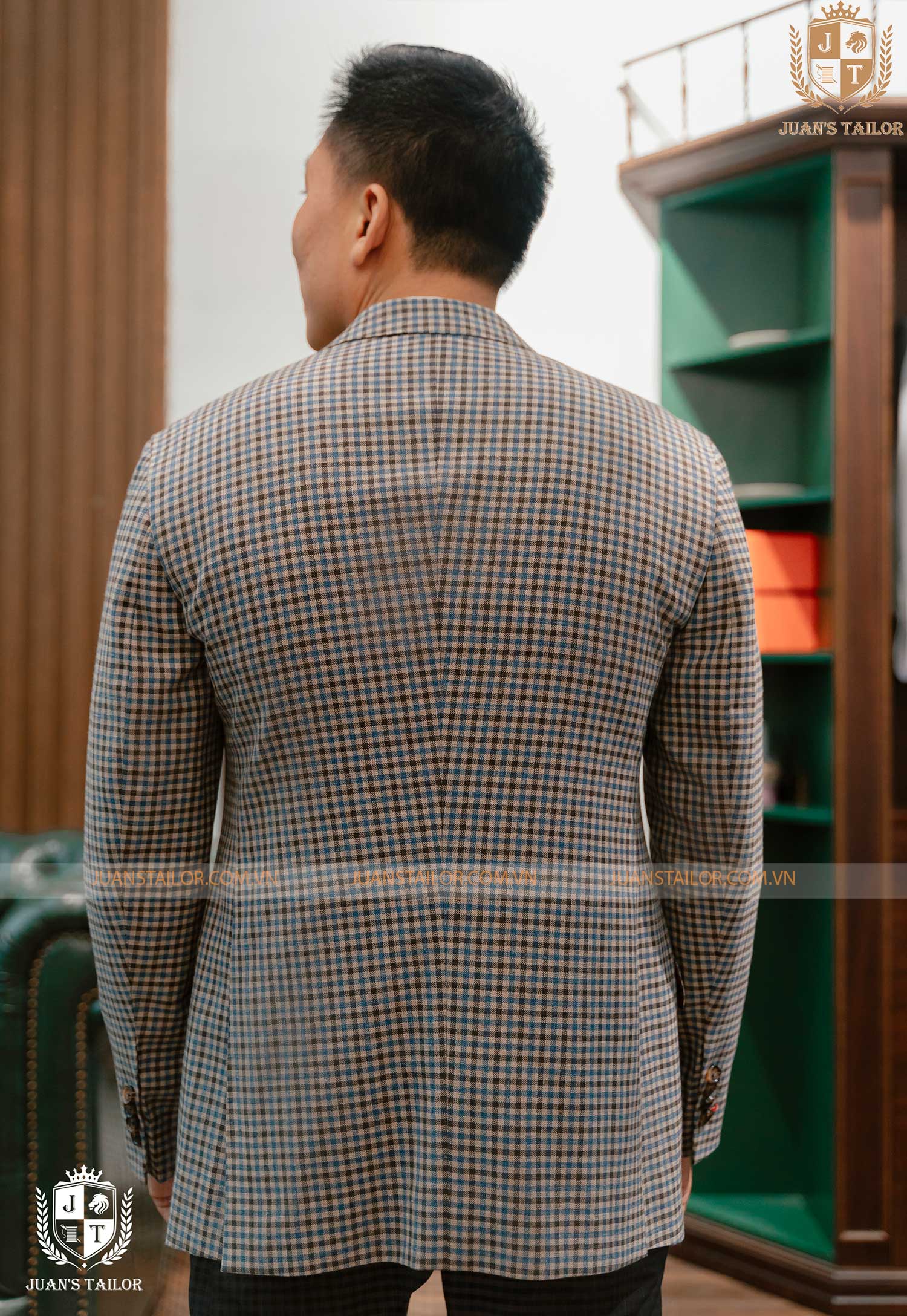 Juanstailor có đội ngũ nhân sự may đo vest đồng phục tay nghề cao, nhiều năm kinh nghiệm 