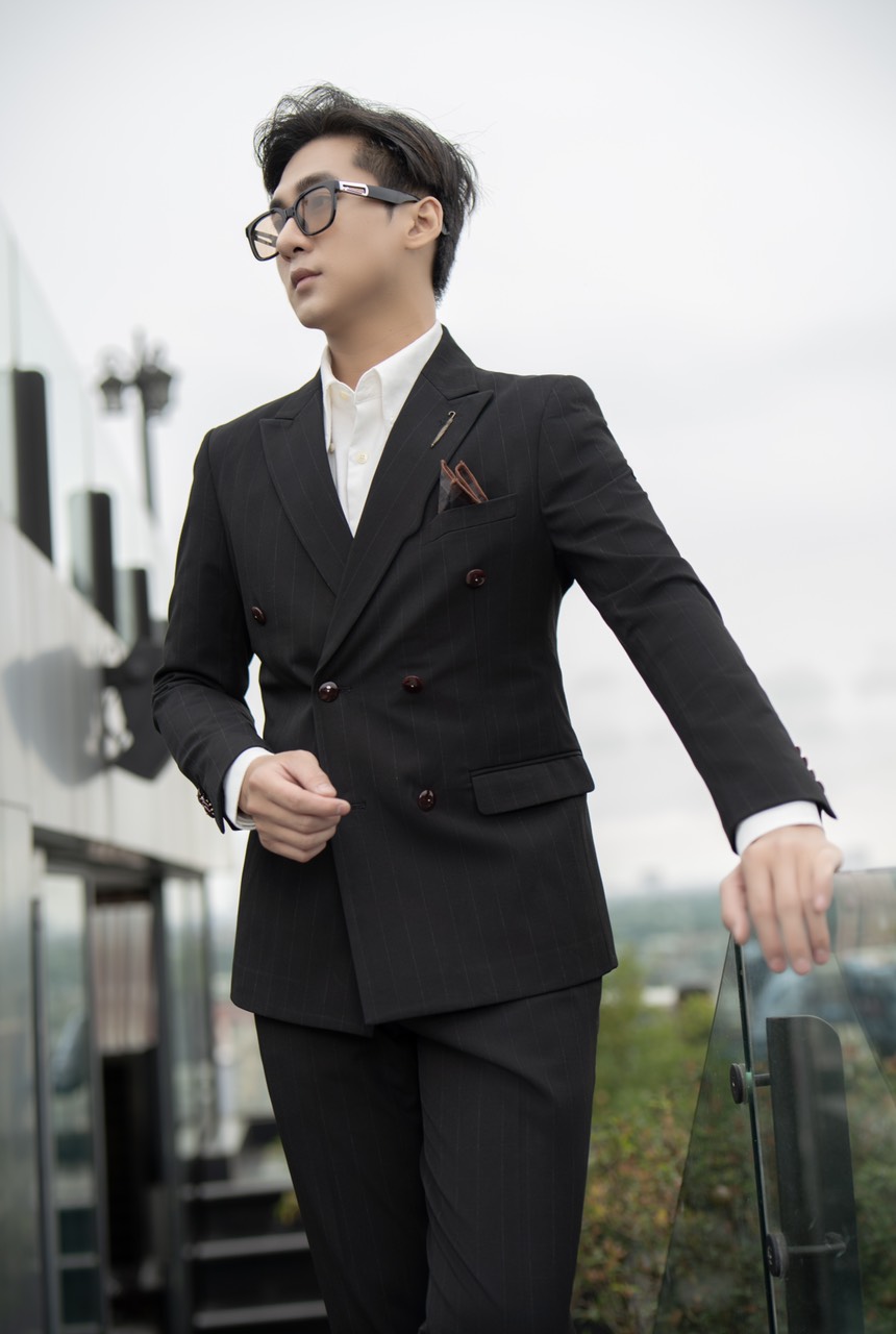 Vest kỷ yếu nam mang lại sự lịch lãm, trưởng thành cho người mặc 