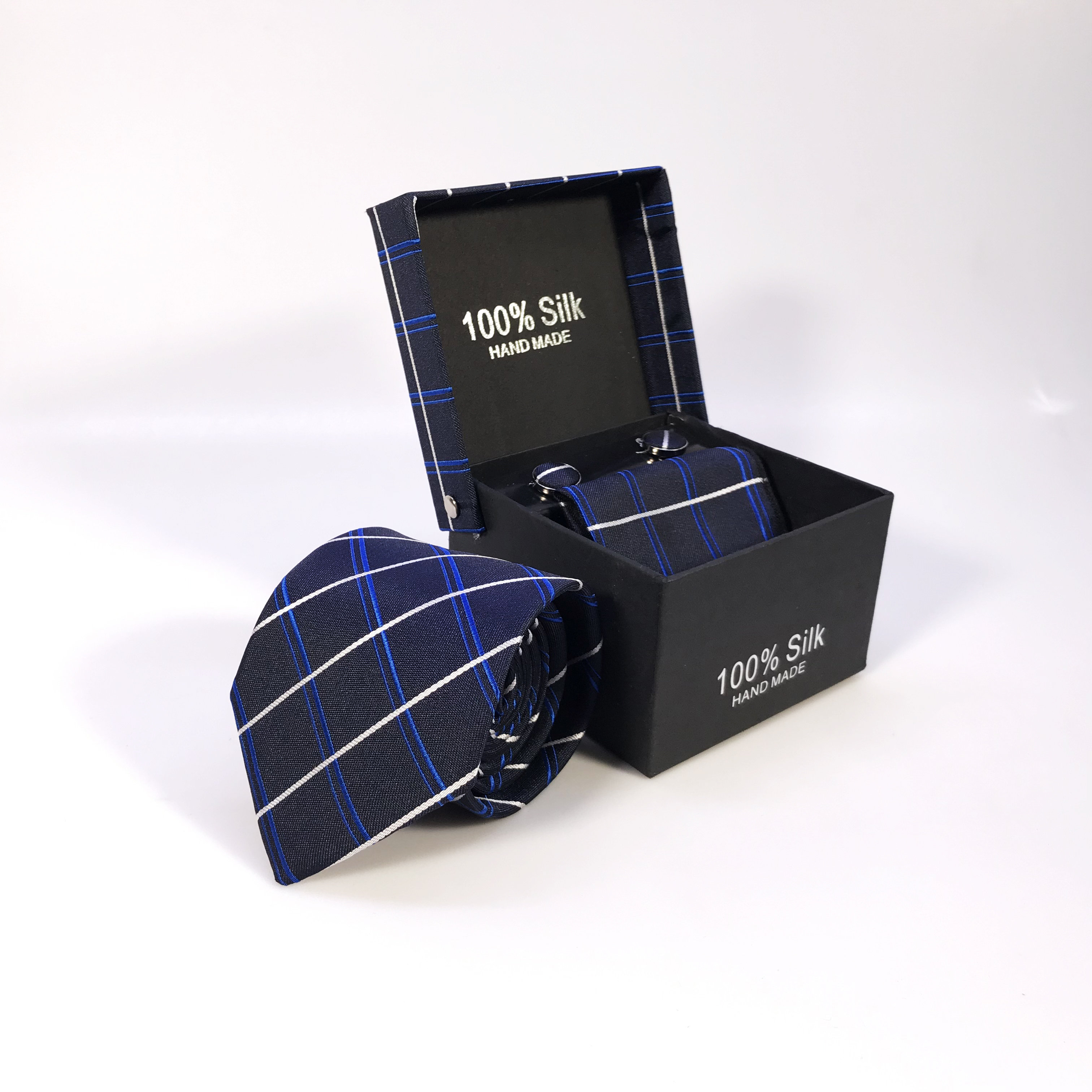 Nhiều người thắc mắc trong tiếng Anh cà vạt là gì