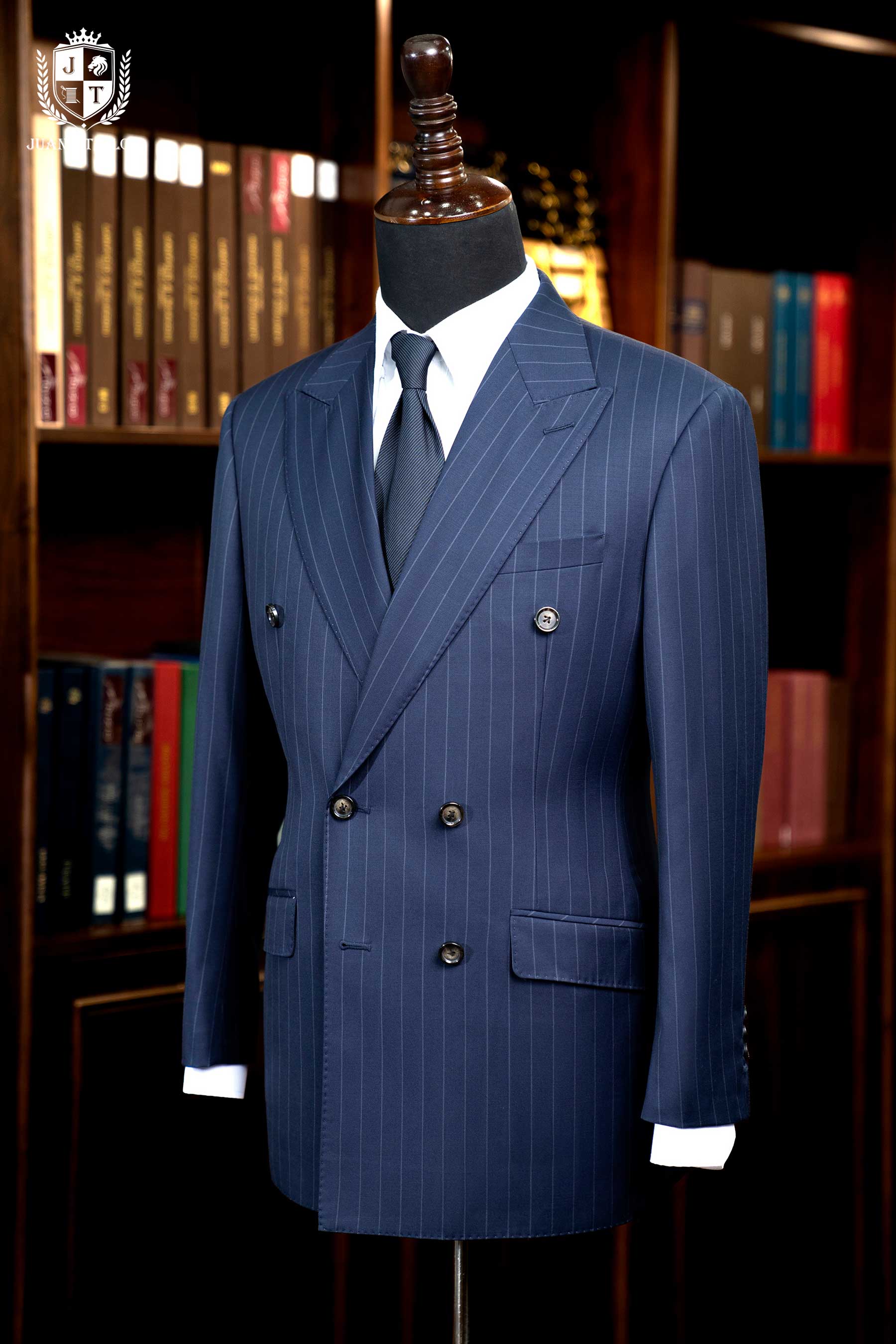 Cúc sừng mang lại sự sang trọng, lịch lãm, đẳng cấp cho bộ trang phục 