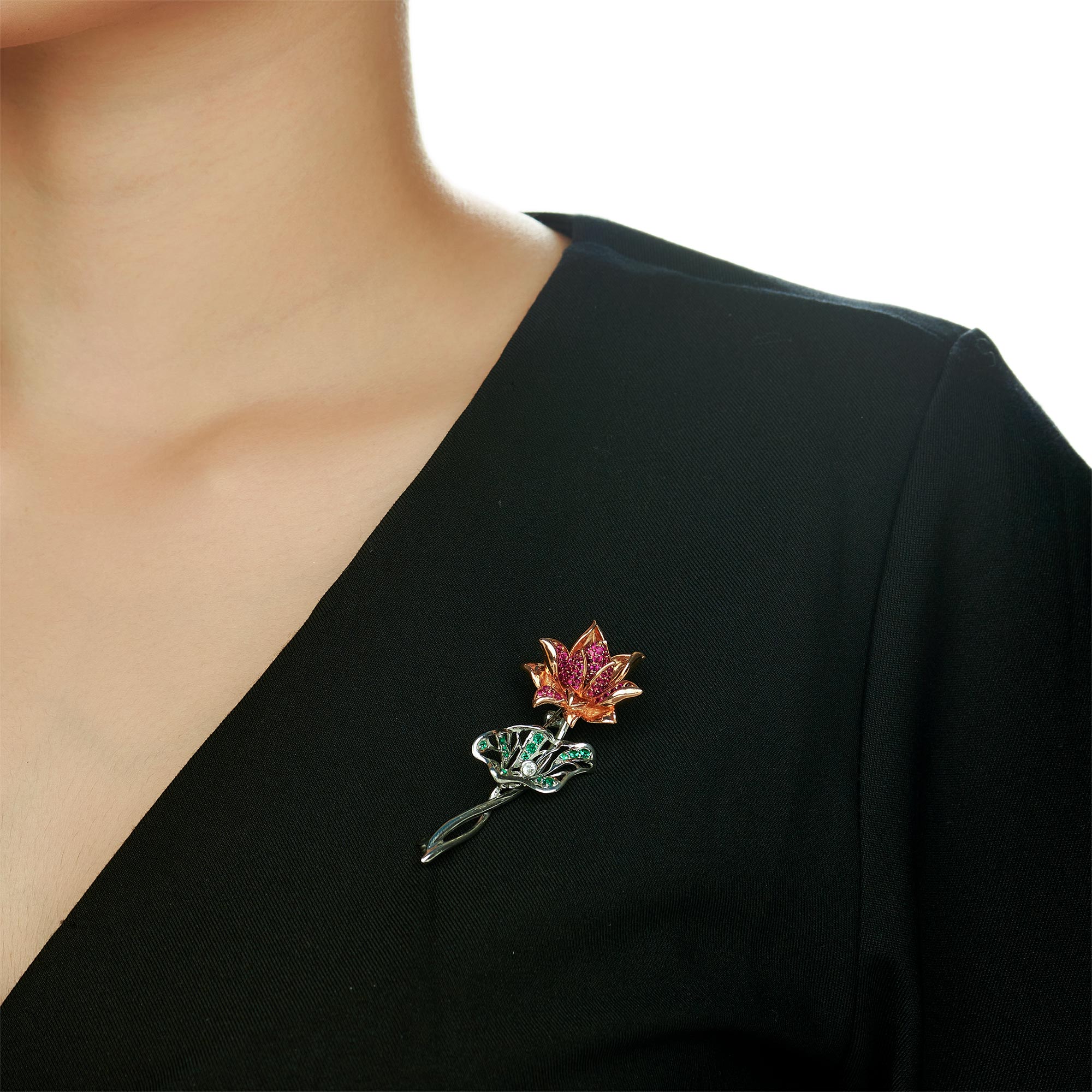 Phụ kiện cài áo PNJ thiết kế sang trọng và tinh tế