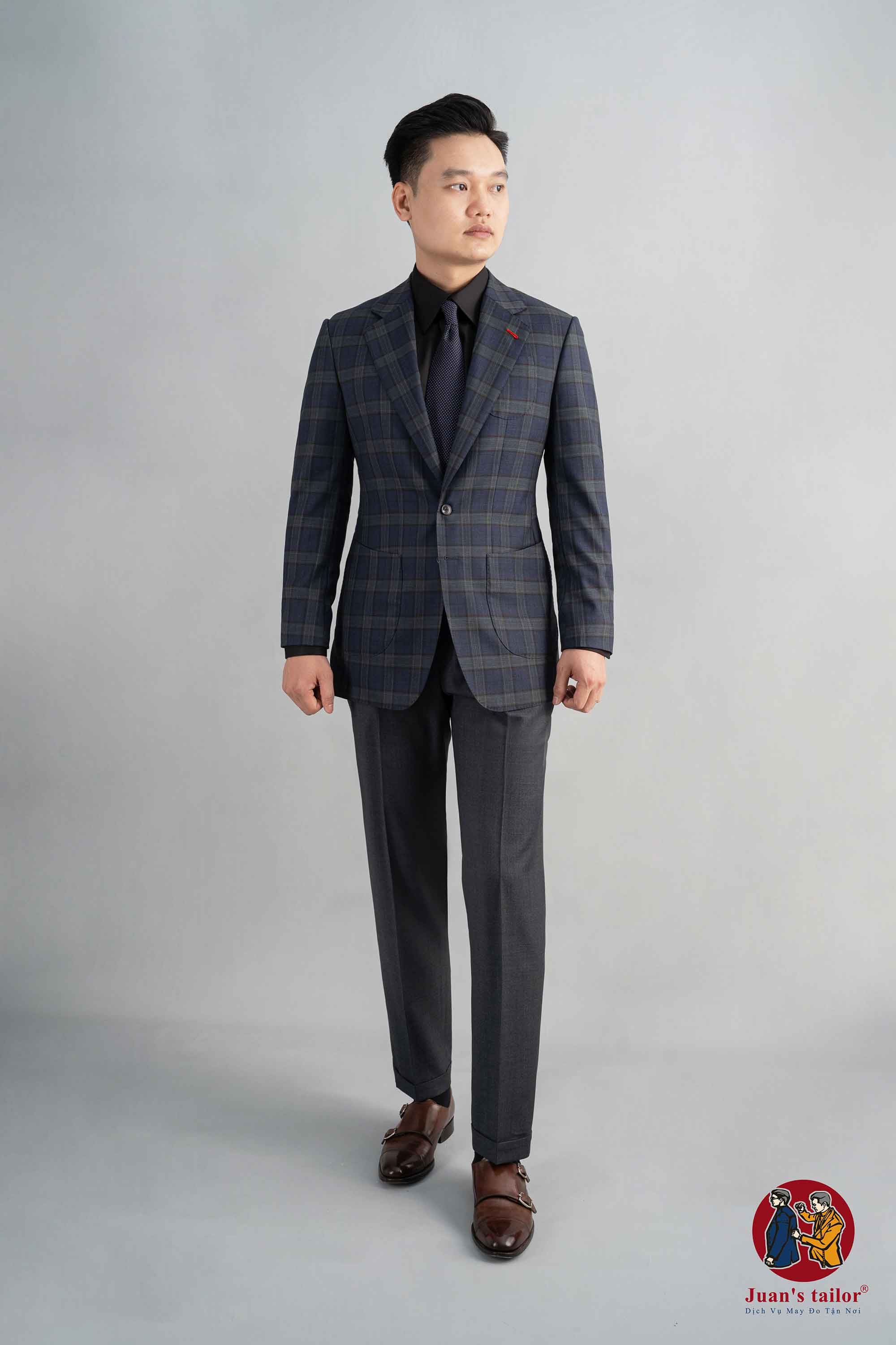 Sự kết hợp giữa giầy tây và vest