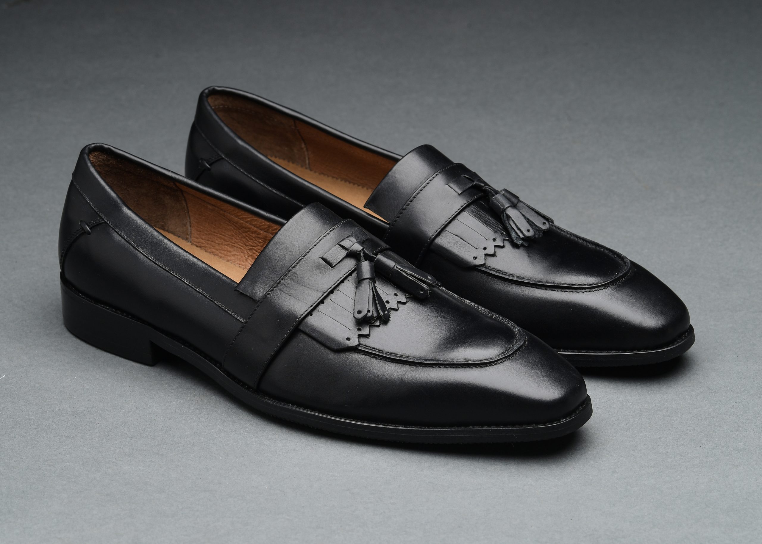 Giầy tây được thiết kế với kiểu dáng thanh lịch, sang trọng